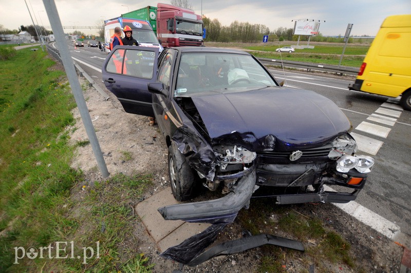 Golfem uderzył w renault zdjęcie nr 105161