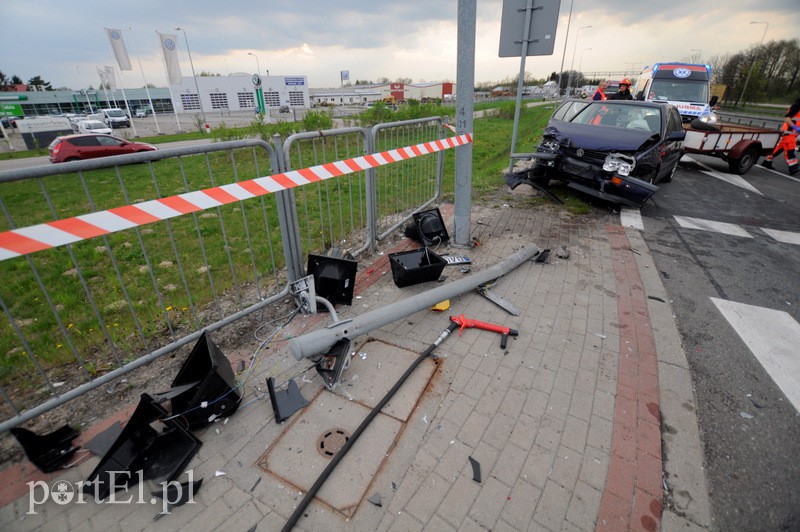 Golfem uderzył w renault zdjęcie nr 105160