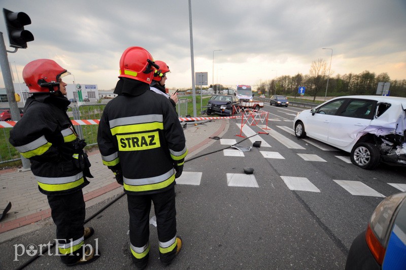 Golfem uderzył w renault zdjęcie nr 105173