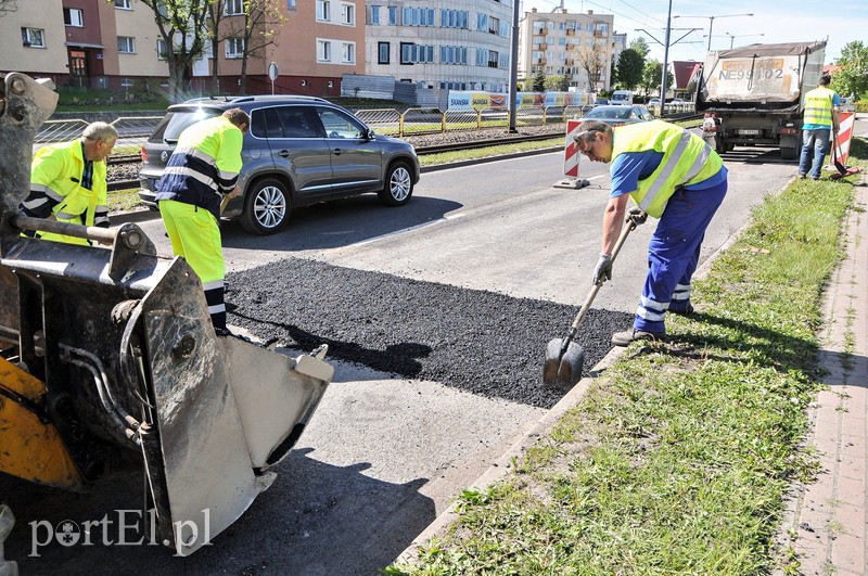 Łatają Dąbka, w kolejce czekają następne ulice zdjęcie nr 105990