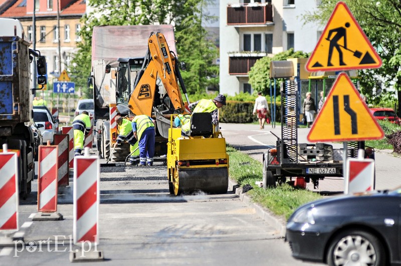 Łatają Dąbka, w kolejce czekają następne ulice zdjęcie nr 105985