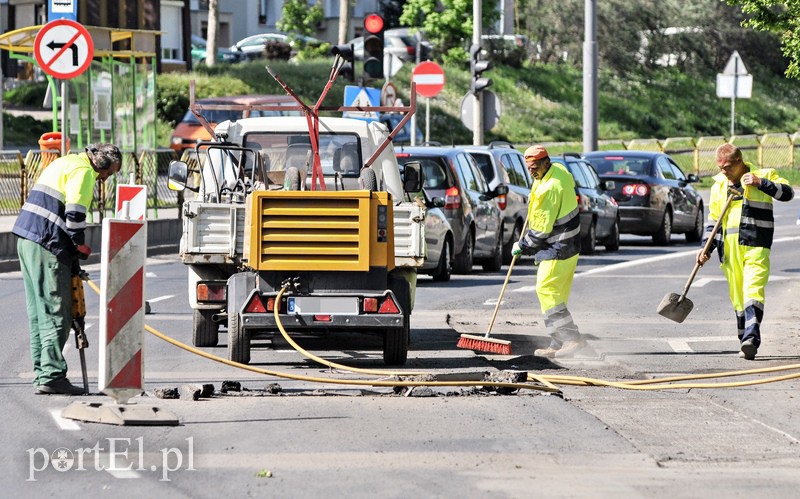 Łatają Dąbka, w kolejce czekają następne ulice zdjęcie nr 105995