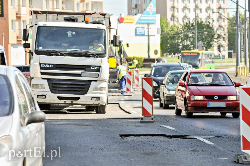 Łatają Dąbka, w kolejce czekają następne ulice zdjęcie nr 105994