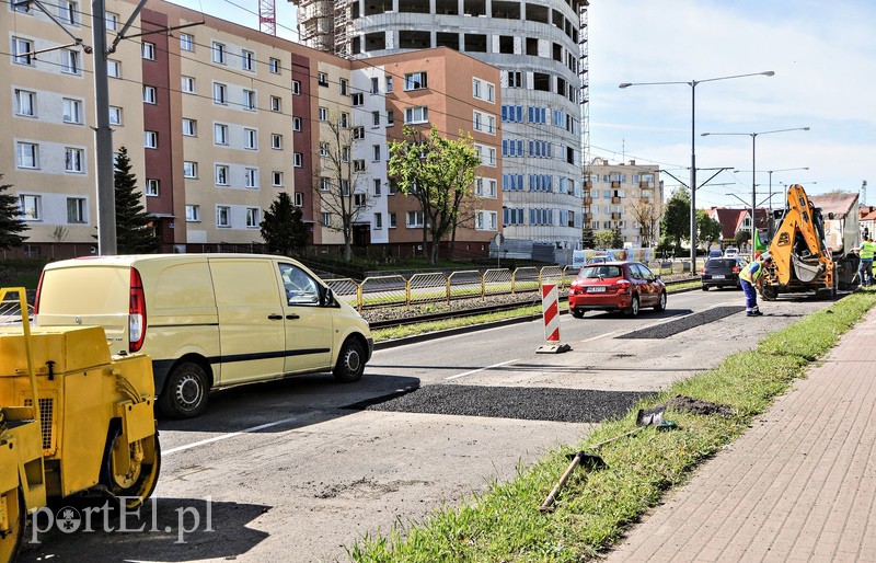 Łatają Dąbka, w kolejce czekają następne ulice zdjęcie nr 105986