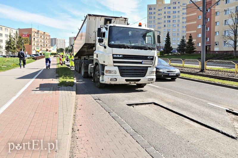 Łatają Dąbka, w kolejce czekają następne ulice zdjęcie nr 105992