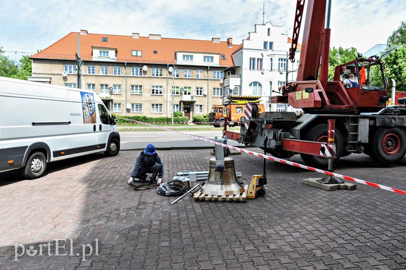 Dzwon będzie bił o godzinie 15 zdjęcie nr 105999