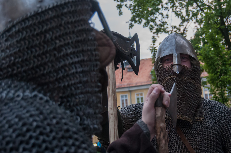 Wolontariusze podczas Nocy Muzeów.