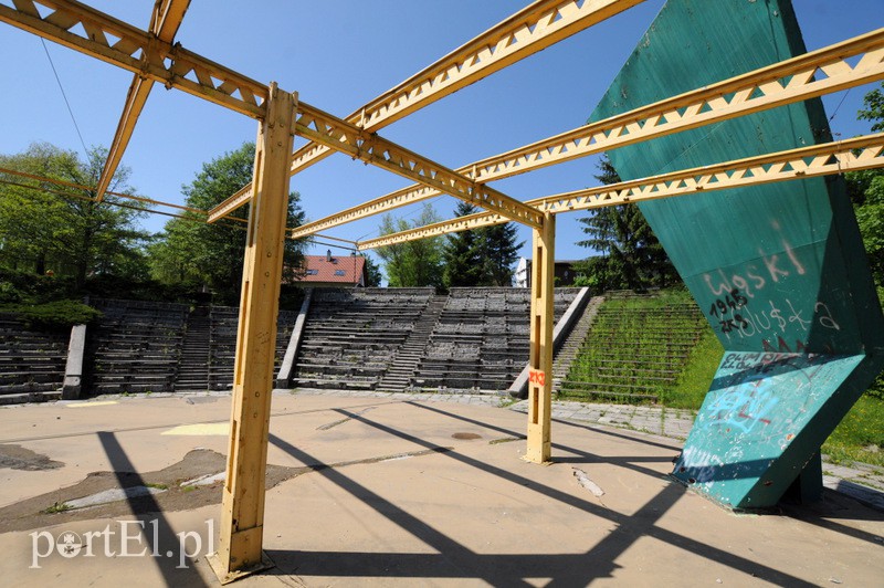 Inspektorzy ocenią, jak bardzo amfiteatr się sypie zdjęcie nr 106677