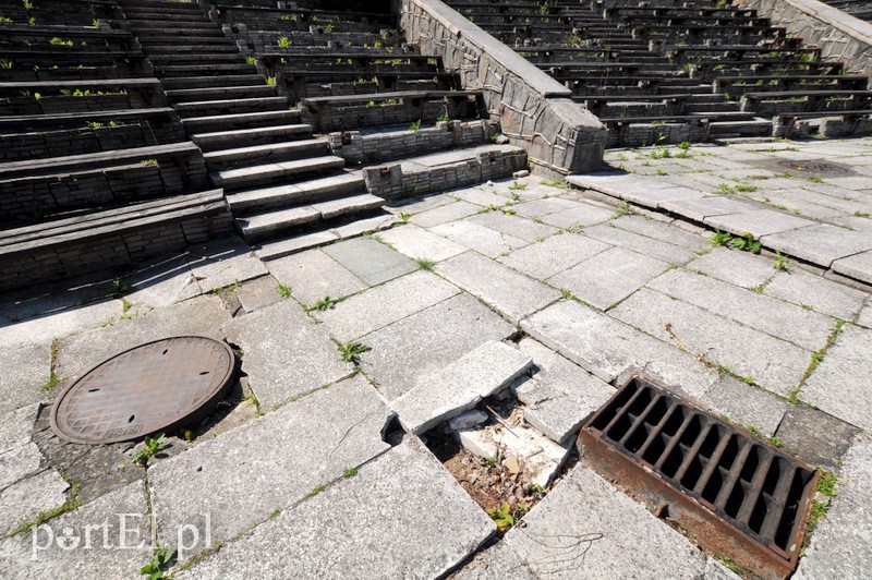 Inspektorzy ocenią, jak bardzo amfiteatr się sypie zdjęcie nr 106685