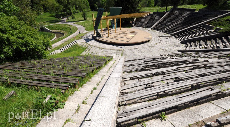 Inspektorzy ocenią, jak bardzo amfiteatr się sypie zdjęcie nr 106681