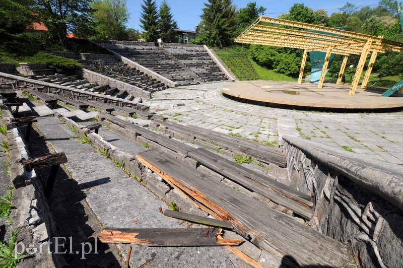 Inspektorzy ocenią, jak bardzo amfiteatr się sypie zdjęcie nr 106674