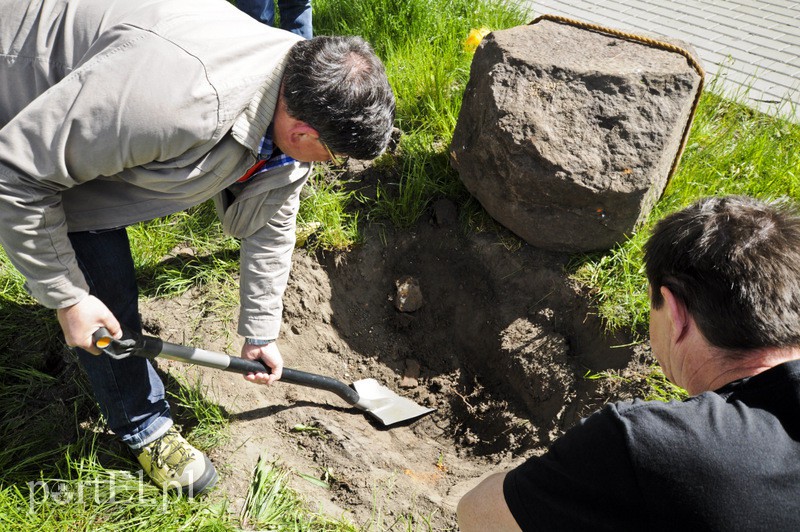Pomniki przesunięte, skarbów nie znaleziono zdjęcie nr 107349