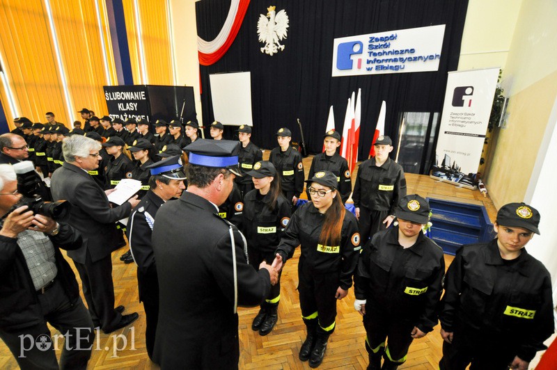  Uczą się, by zostać strażakami zdjęcie nr 107367