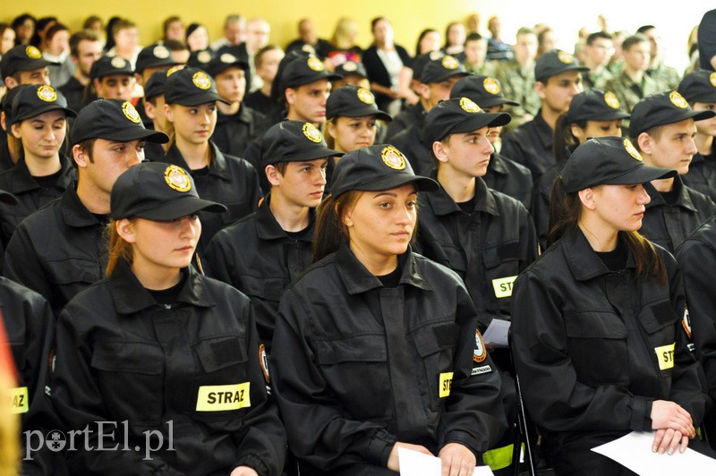  Uczą się, by zostać strażakami zdjęcie nr 107371