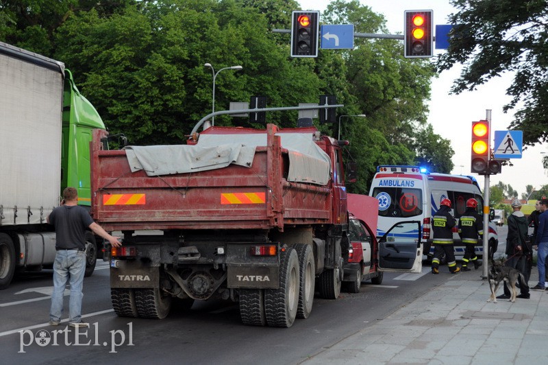 Elbląg  Ciężarówka nie wyhamowała, chłopiec w szpitalu