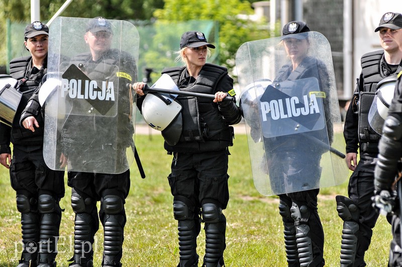 Policja kontra kibice na stadionie zdjęcie nr 107955