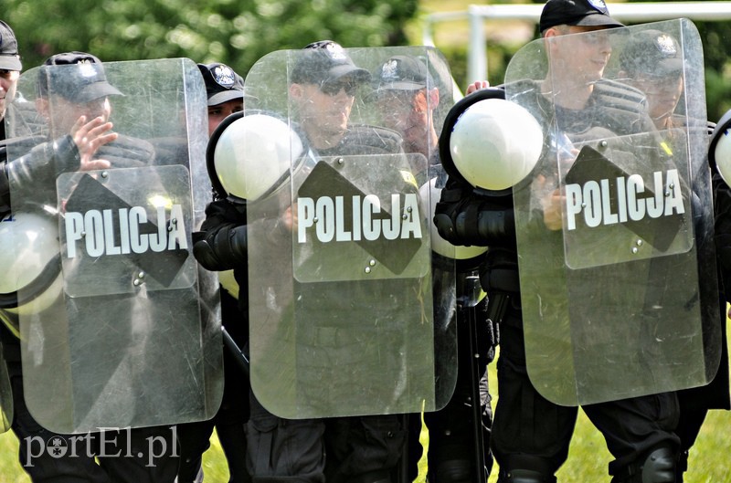 Policja kontra kibice na stadionie zdjęcie nr 107953