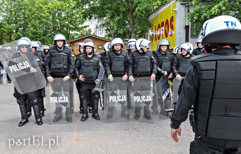 Policja kontra kibice na stadionie zdjęcie nr 107973