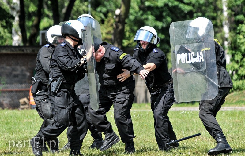 Policja kontra kibice na stadionie zdjęcie nr 107969