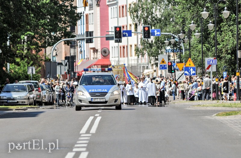 Wierni wyszli na ulice zdjęcie nr 108008