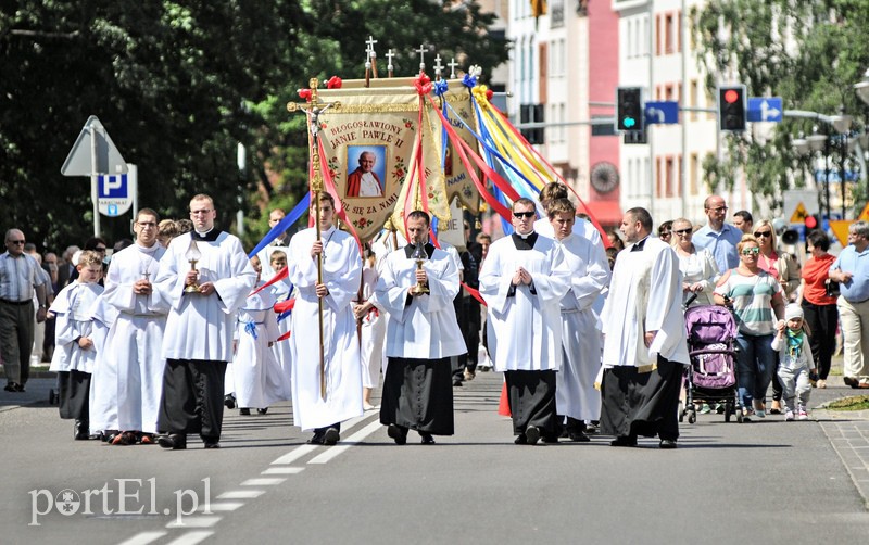 Wierni wyszli na ulice zdjęcie nr 108010