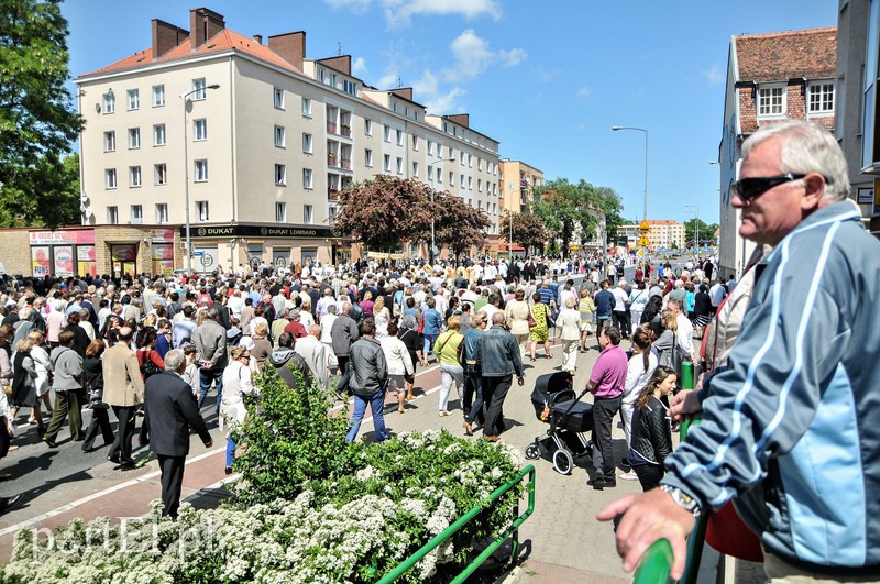 Wierni wyszli na ulice zdjęcie nr 108027