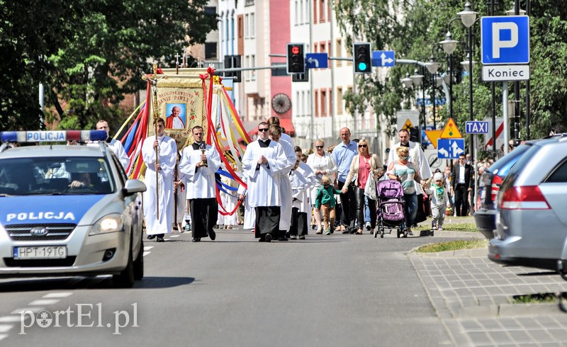 Wierni wyszli na ulice zdjęcie nr 108009