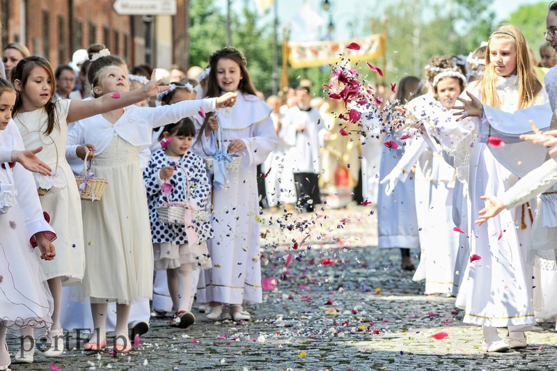 Wierni wyszli na ulice zdjęcie nr 108001