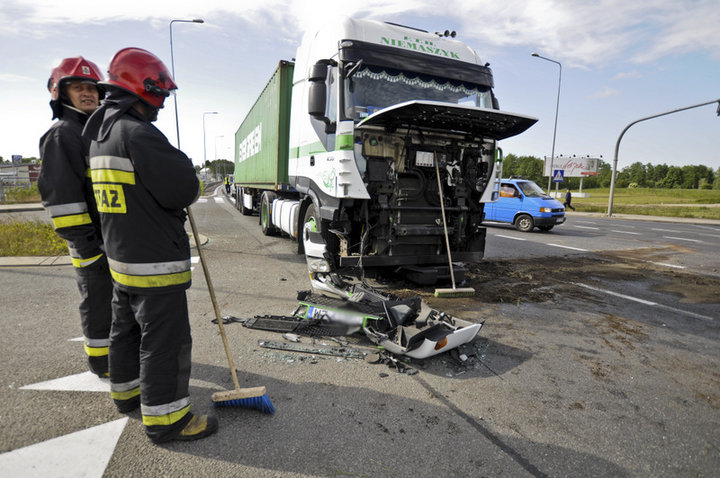  Tir uderzył w osobówkę zdjęcie nr 108181