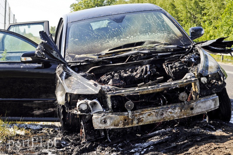 Płonący samochód na dawnej "siódemce" zdjęcie nr 108264