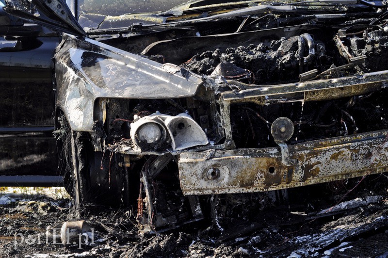 Płonący samochód na dawnej "siódemce" zdjęcie nr 108263