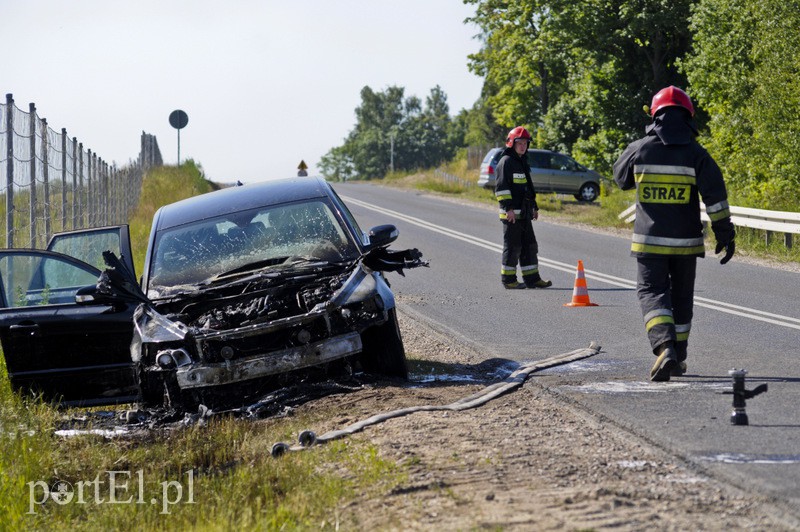 Płonący samochód na dawnej "siódemce" zdjęcie nr 108265
