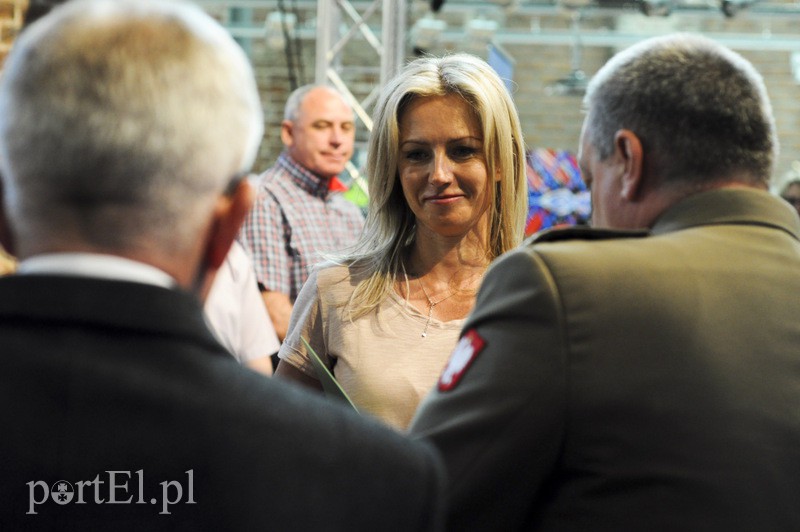  To oni karmią i ubierają żołnierzy zdjęcie nr 108352
