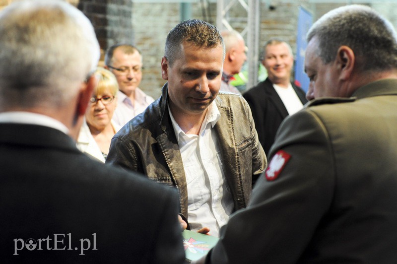  To oni karmią i ubierają żołnierzy zdjęcie nr 108351