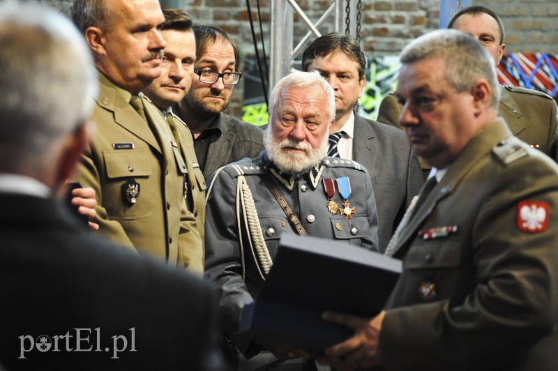 To oni karmią i ubierają żołnierzy zdjęcie nr 108357