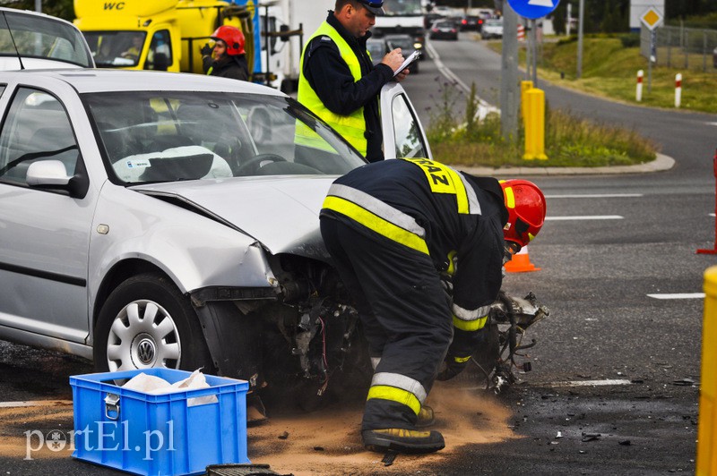  Poważny wypadek na ul. Żuławskiej. Dwie osoby ranne zdjęcie nr 108623