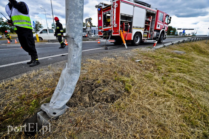  Poważny wypadek na ul. Żuławskiej. Dwie osoby ranne zdjęcie nr 108621