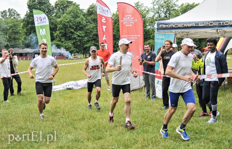 Ruszyła sztafeta w Bażantarni, będą biegać całą dobę zdjęcie nr 108904