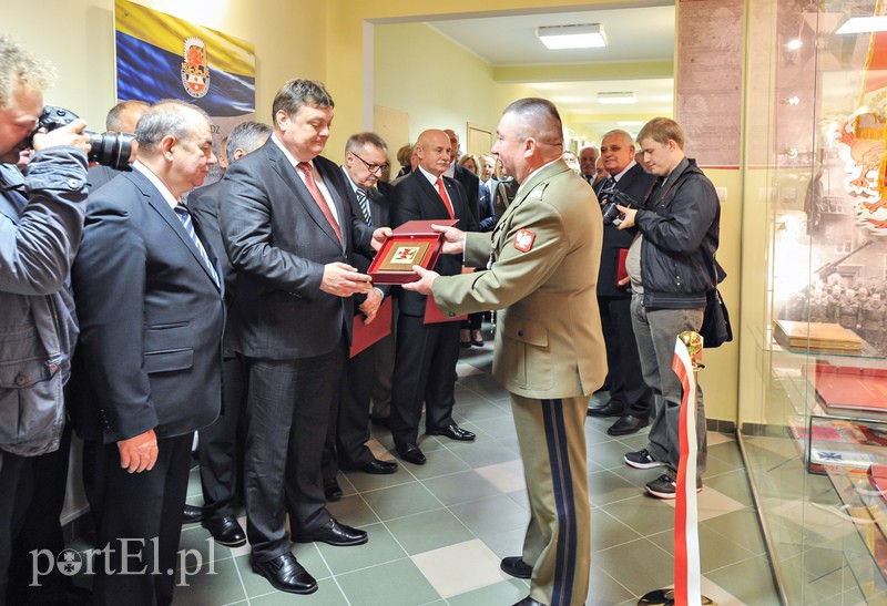 Dla żołnierza sztandar to wielki honor zdjęcie nr 109129