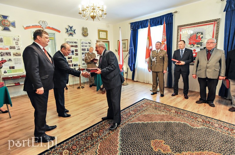 Dla żołnierza sztandar to wielki honor zdjęcie nr 109124