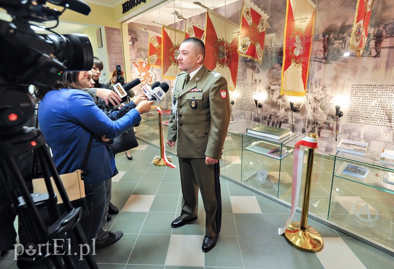 Dla żołnierza sztandar to wielki honor zdjęcie nr 109130