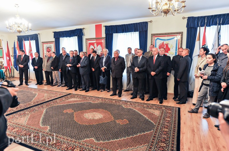 Dla żołnierza sztandar to wielki honor zdjęcie nr 109111