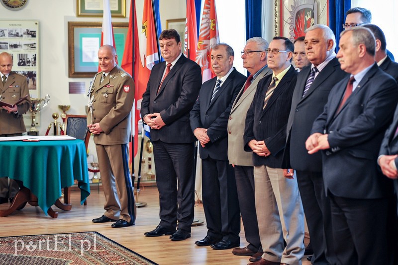 Dla żołnierza sztandar to wielki honor zdjęcie nr 109116