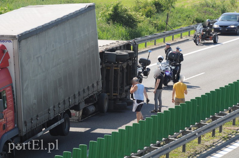  Utrudnienia na obwodnicy, przewróciła się naczepa zdjęcie nr 109251
