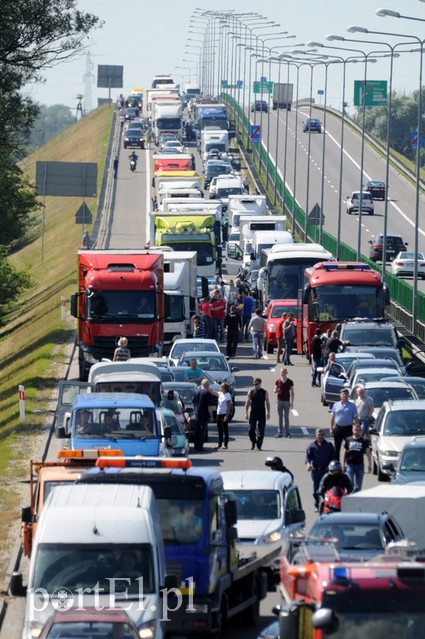  Utrudnienia na obwodnicy, przewróciła się naczepa zdjęcie nr 109250
