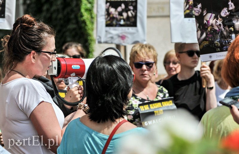 Protest w obronie ofiar gwałtów zdjęcie nr 110158