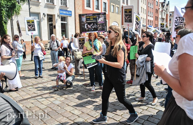 Protest w obronie ofiar gwałtów zdjęcie nr 110146