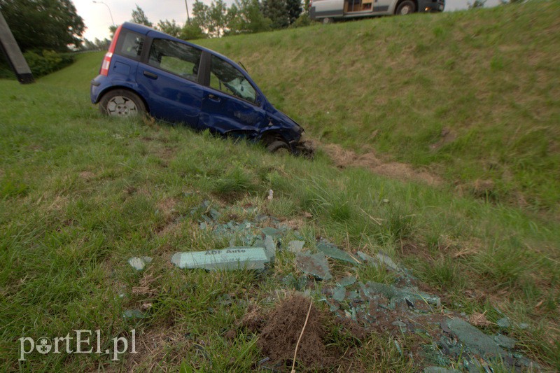  Wypadek za wiaduktem, trzy osoby w szpitalu zdjęcie nr 110576