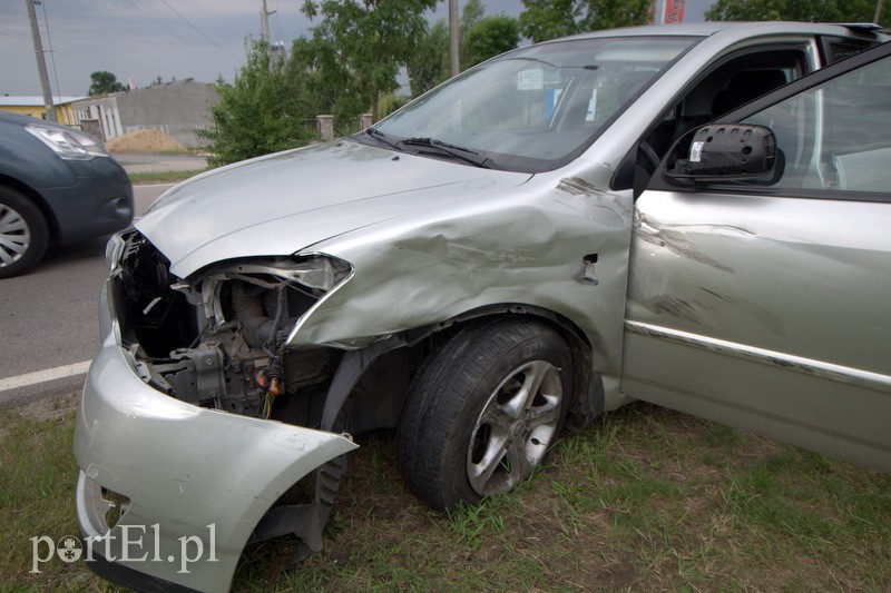  Wypadek za wiaduktem, trzy osoby w szpitalu zdjęcie nr 110570