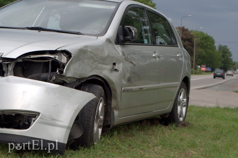  Wypadek za wiaduktem, trzy osoby w szpitalu zdjęcie nr 110577